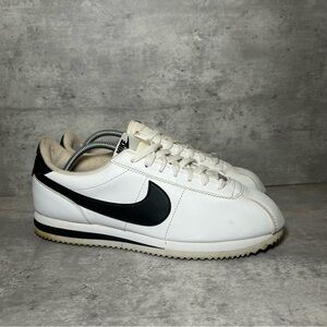 Nike Cortez Sneakers 819719-100 Mens sz 8 - black/white